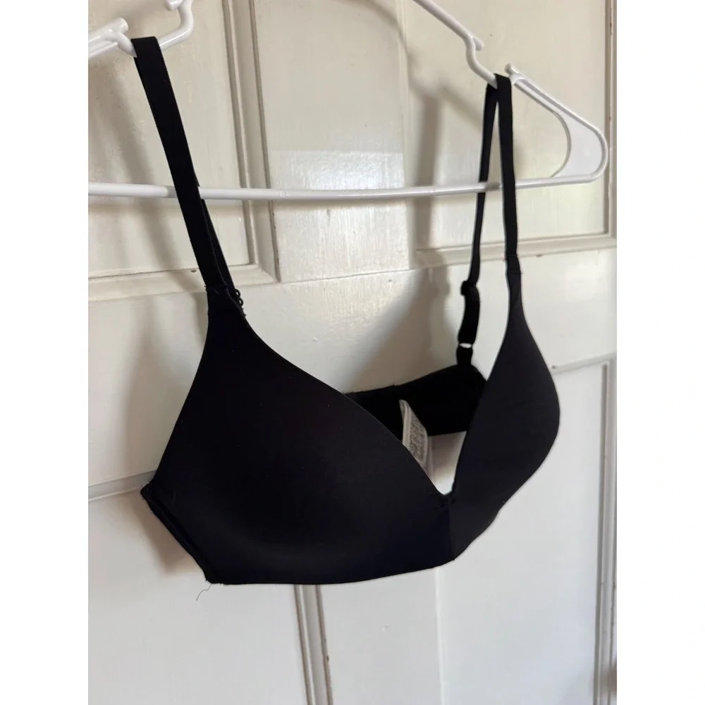 Wacoal black Comfort First wireless bra 856339 size 32B